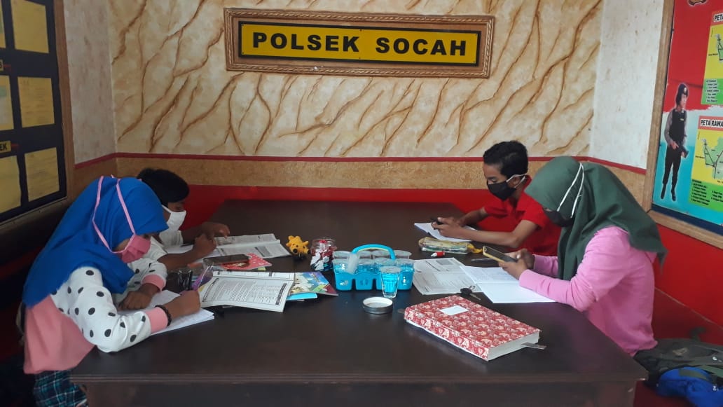 Tunjang Fasilitas Internet Gratis, Ruang Rapat Polsek Socah Di Sulap Jadi Tempat Belajar