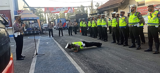 Anggota Lantas Polres Bangkalan Kena Sanksi Tegas Tidak Pakai Masker