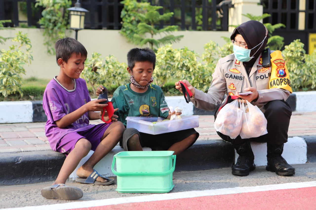 Perduli Kesehatan Anak, Kapolres Pelabuhan Tg Perak Berikan Himbauan Protokol Kesehatan