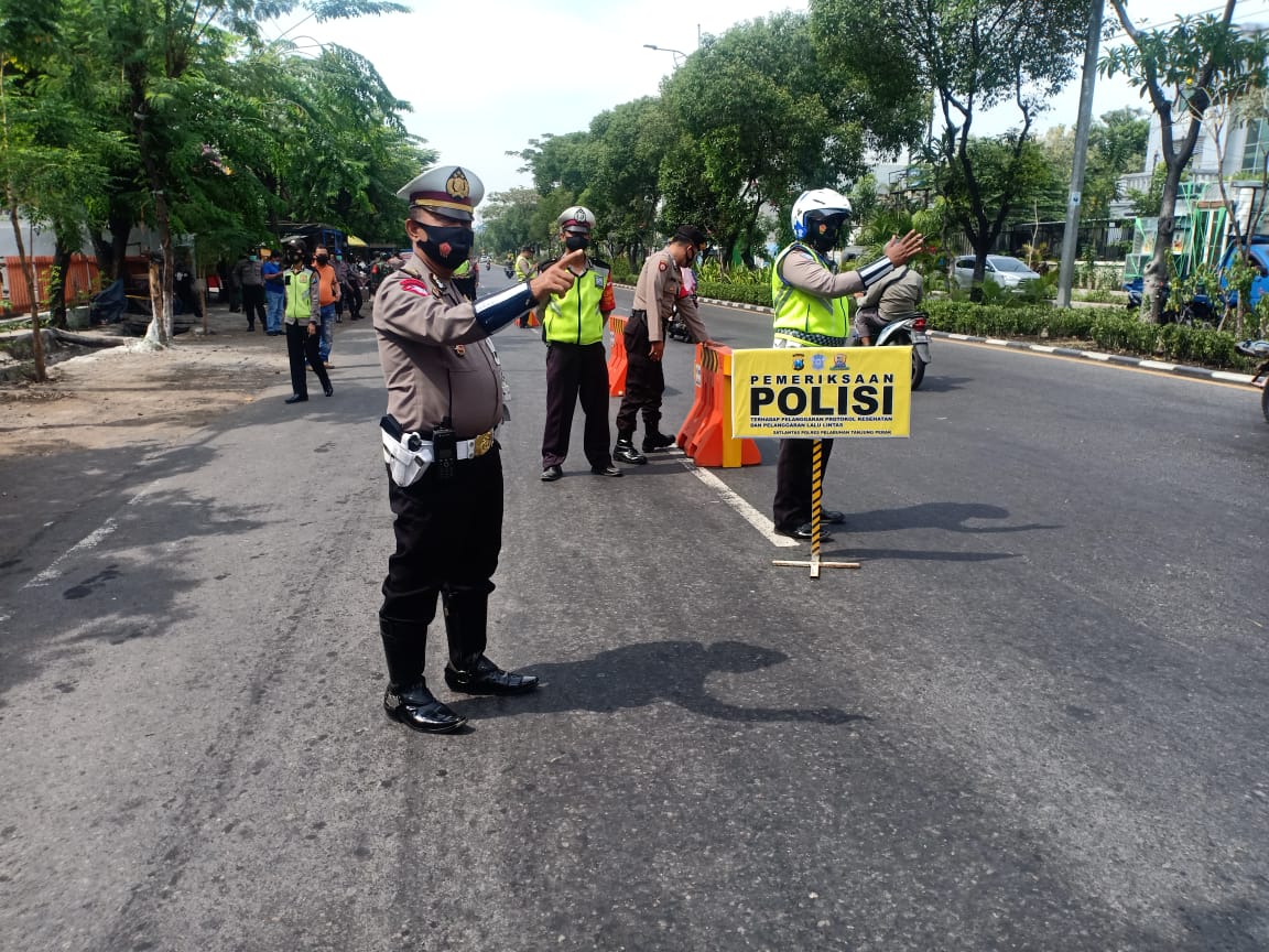 Satlantas Polres Pelabuhan Tg Perak Gelar Operasi Pagi di Jln. Mbah Ratu