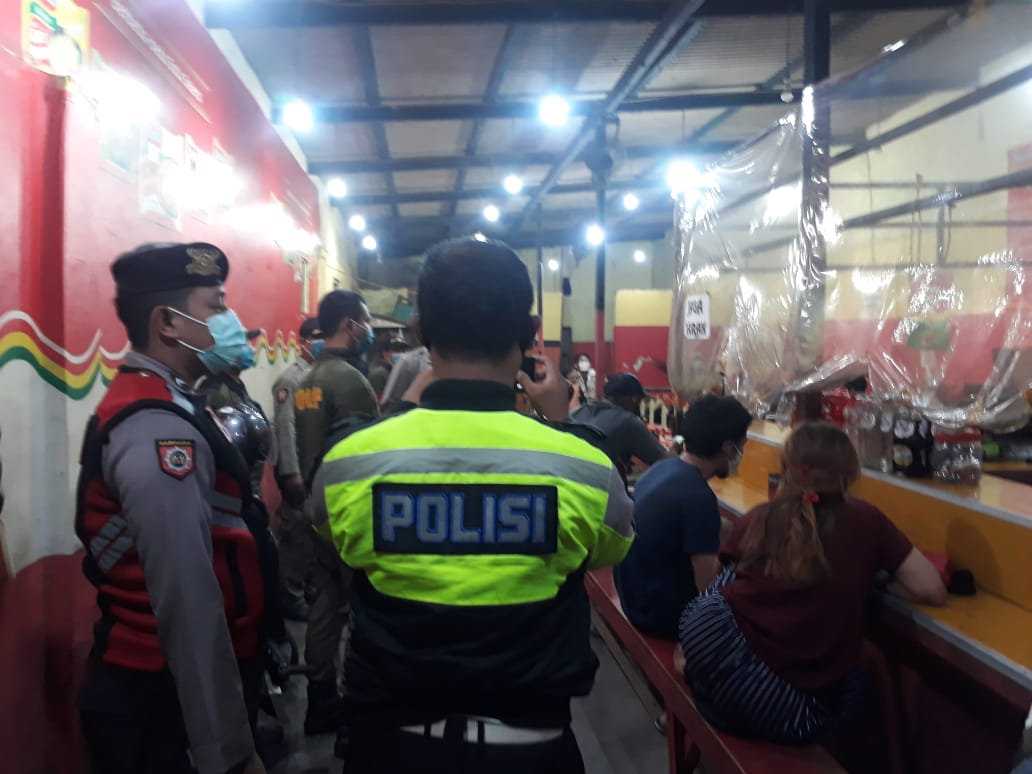 Polres Pelabuhan Tg Perak Bersama 3 Pilar Gelar Patroli Skala Besar Di Jl. Perak Timur