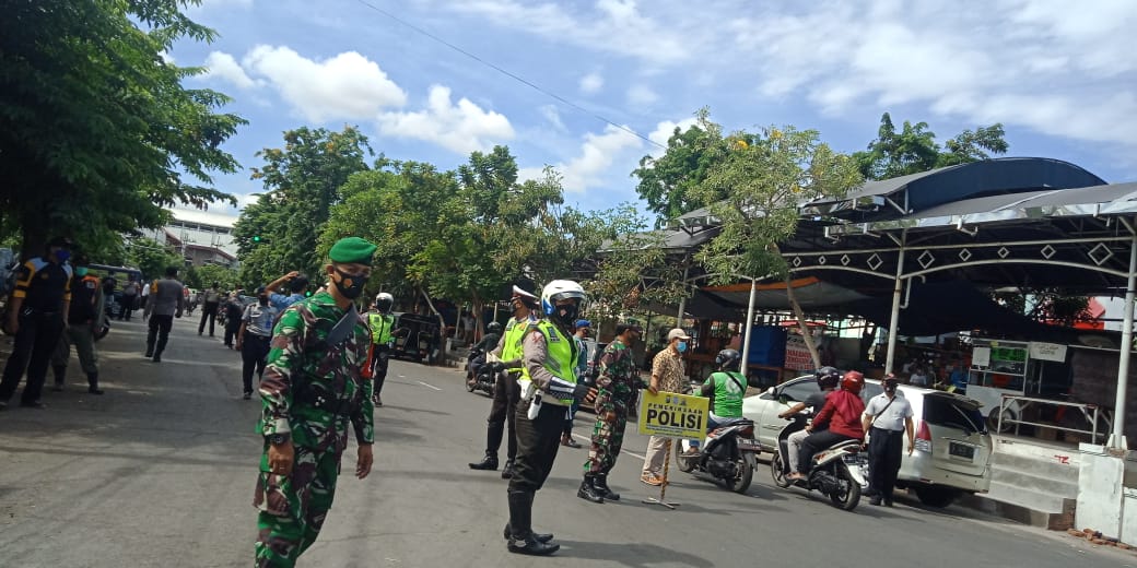 Satlantas Polres Pelabuhan Tg Perak Bersama Polsek Semampir Gelar Ops Cipkon Di Jl. pegirian Surabaya