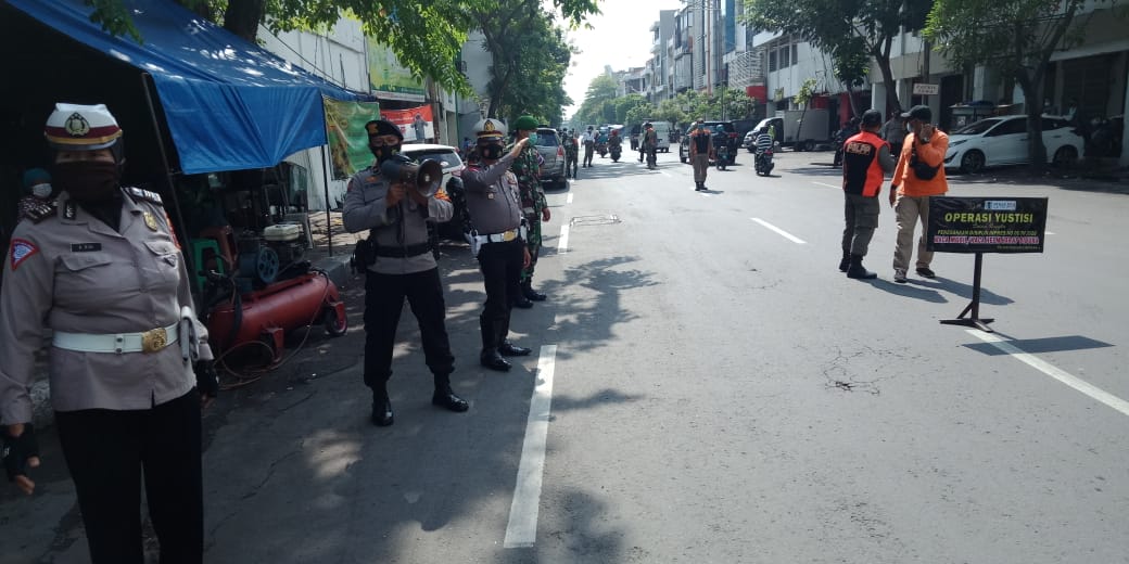 Kanit Turjawali Satlantas Polres Pelabuhan Tg Perak Pimpin Ops Cipkon Di Jl. Kembang Jepun Surabaya