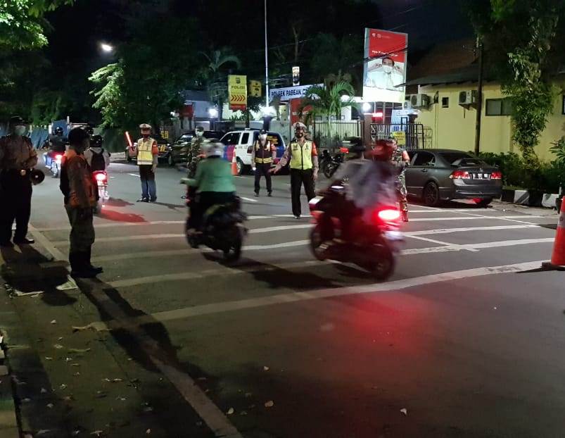 Polsek Pabean Cantikan Gelar Ops Penertiban Masker, Di Jl. Stasiun Kota