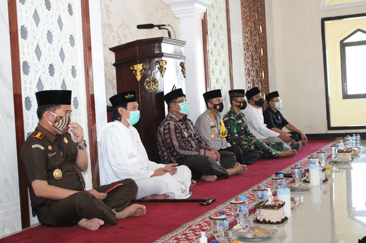 Demi mewujudkan Pilkada Jawa Timur Kondusif, Kapolres Bangkalan Bersama Forkopimda Gelar Khotmil Qur’an