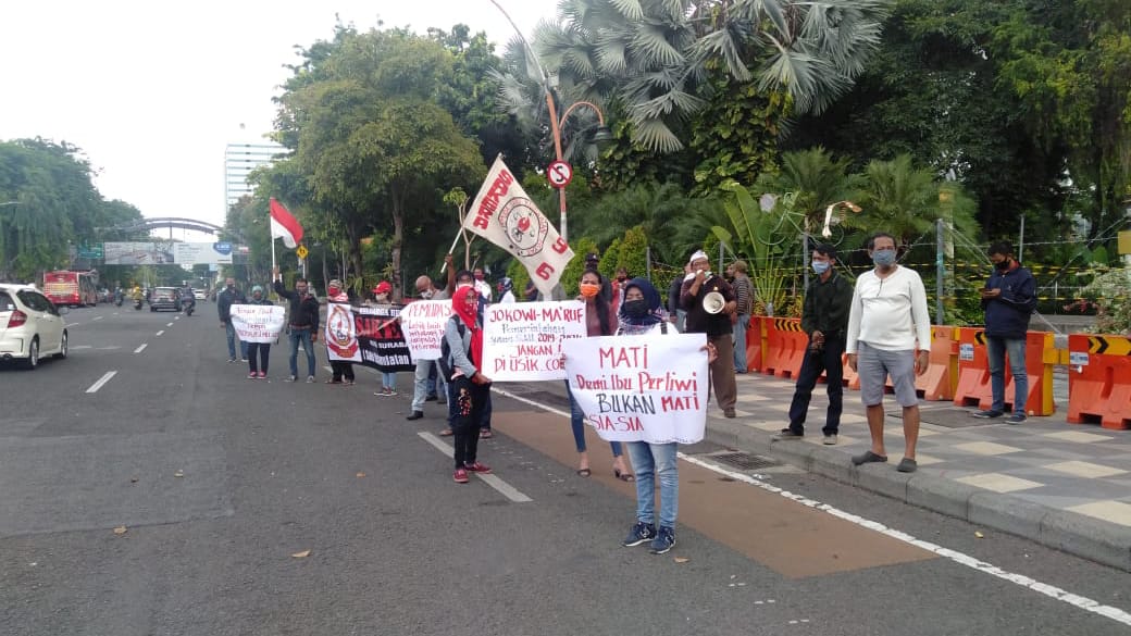 Pemuda Sakera Surabaya 1996 Ucapkan “Ikrar” di depan Grahadi