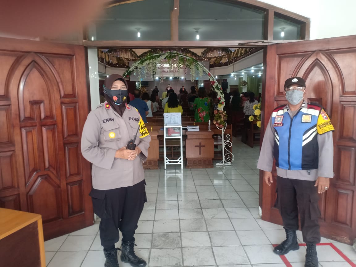 Kapolsek Mulyorejo Monitoring Penerapan Protokoler Covid-19 di Gereja Wilayah Hukumnya