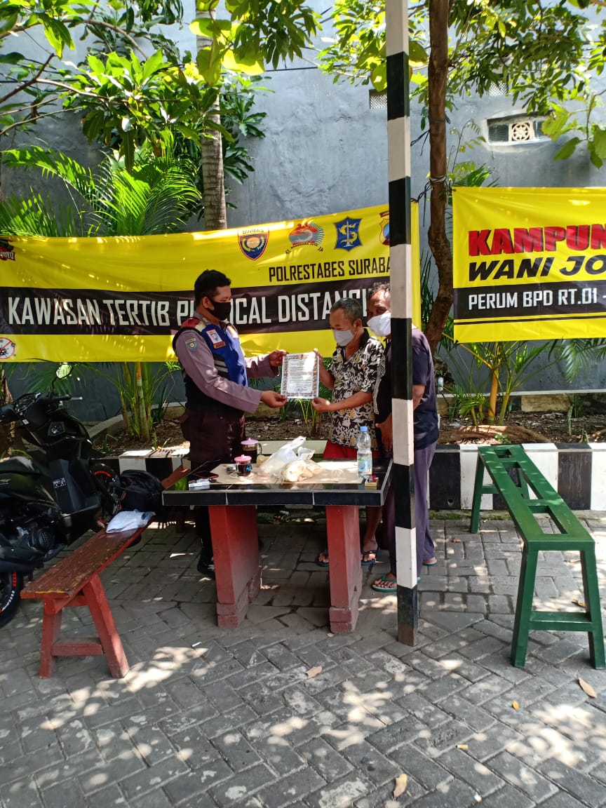 Poster dan Banner Maklumat Kapolri Disosialisasikan Anggota Polsek Mulyorejo