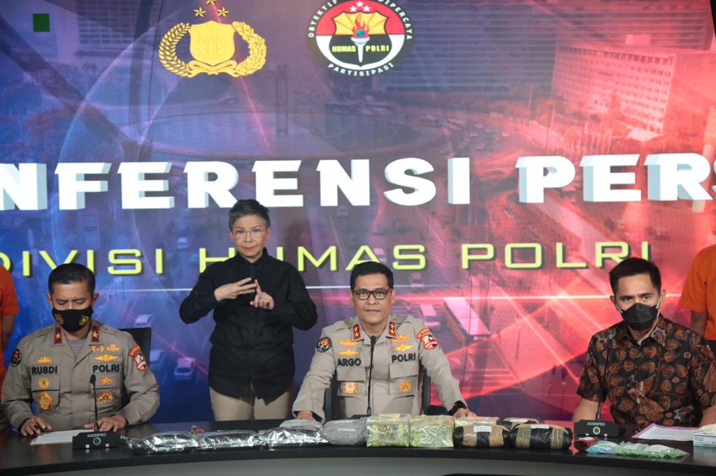 Setiap Konferensi Pers, Humas Polri Libatkan Juru Bahasa Isyarat