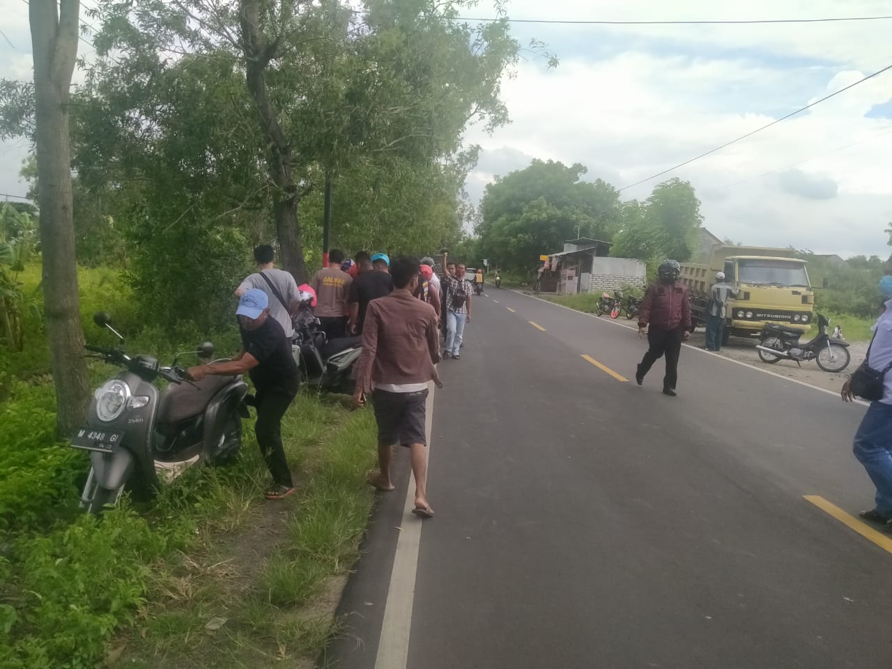 Laka Tunggal di Jl. Raya Telang Tabrak Pohon Akasia