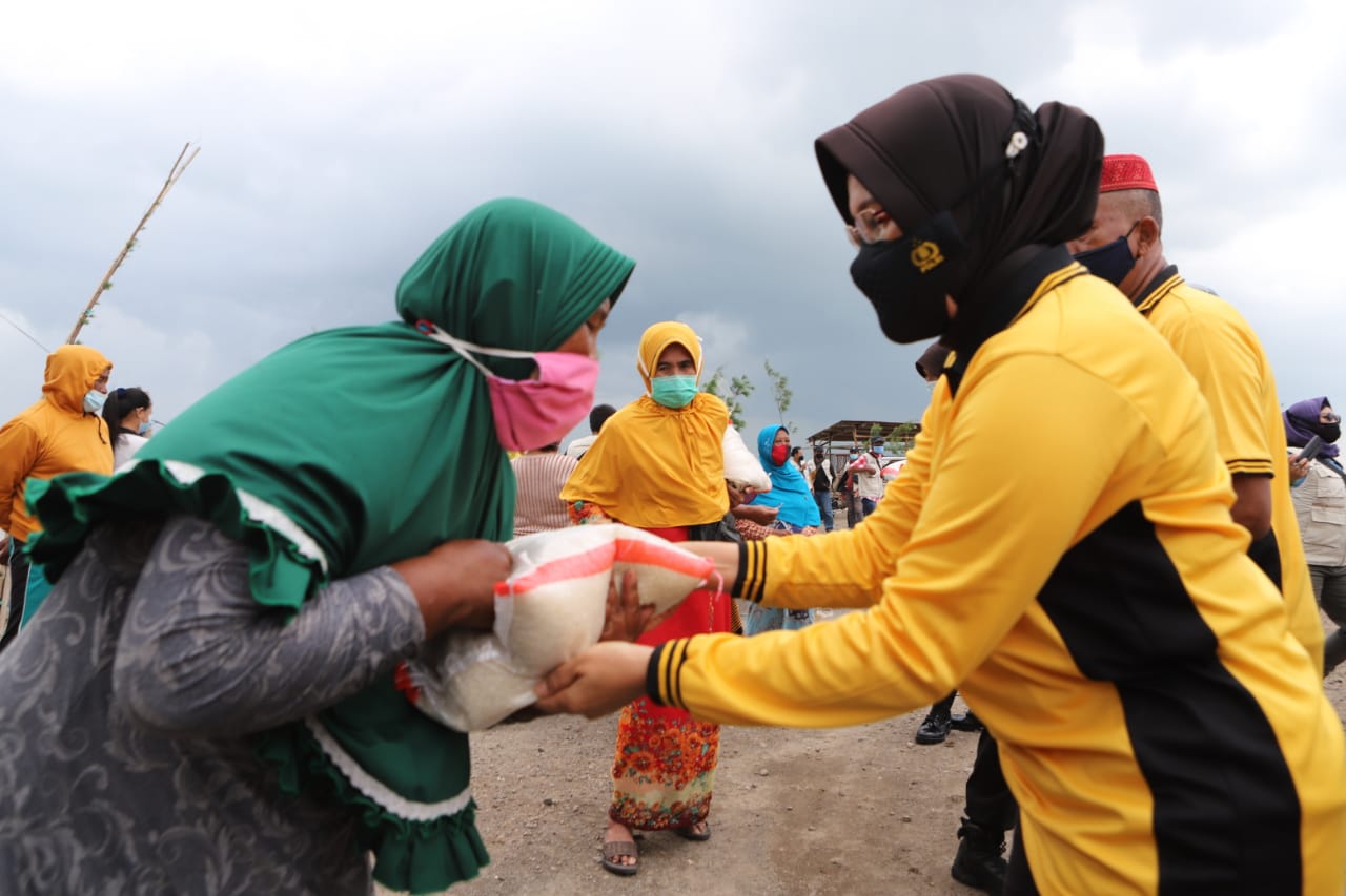 Peringati HPN Tahun 2021, Kapolres Pelabuhan Tanjung Perak Bersama Awak Media Gelar Bakti Sosial