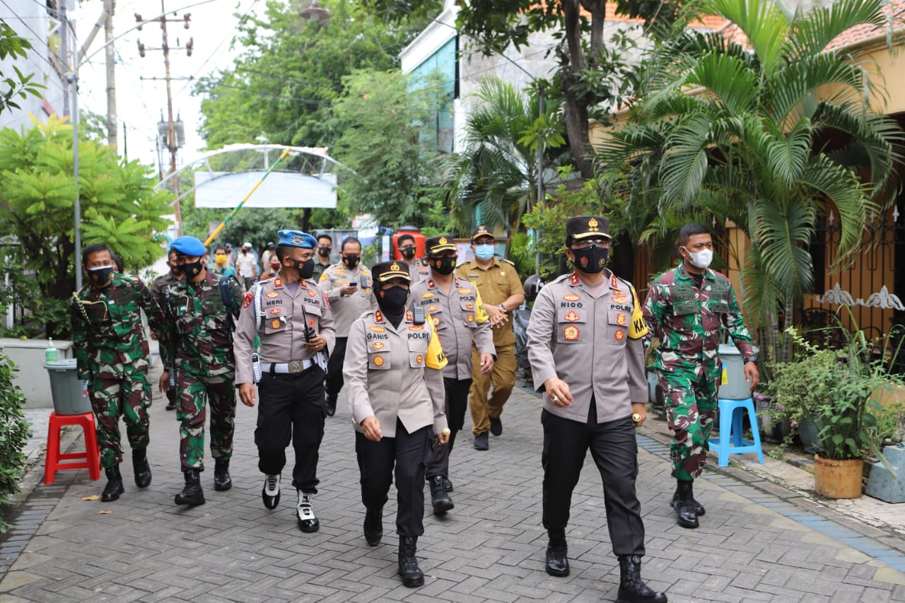 Kapolda Jatim Bersama Forkopimda Cek Kampung Tangguh Wani Jogo Suroboyo “Gemuyung”