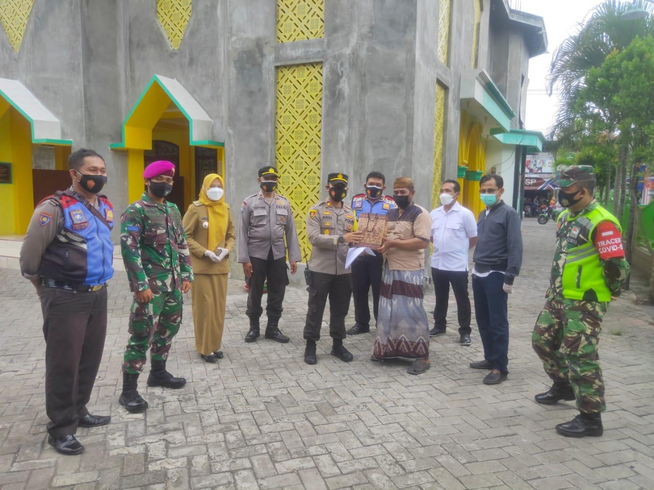 Kapolsek Mulyorejo Beri Himbauan Protokol Kesehatan dan Masker Medis Ke Masjid