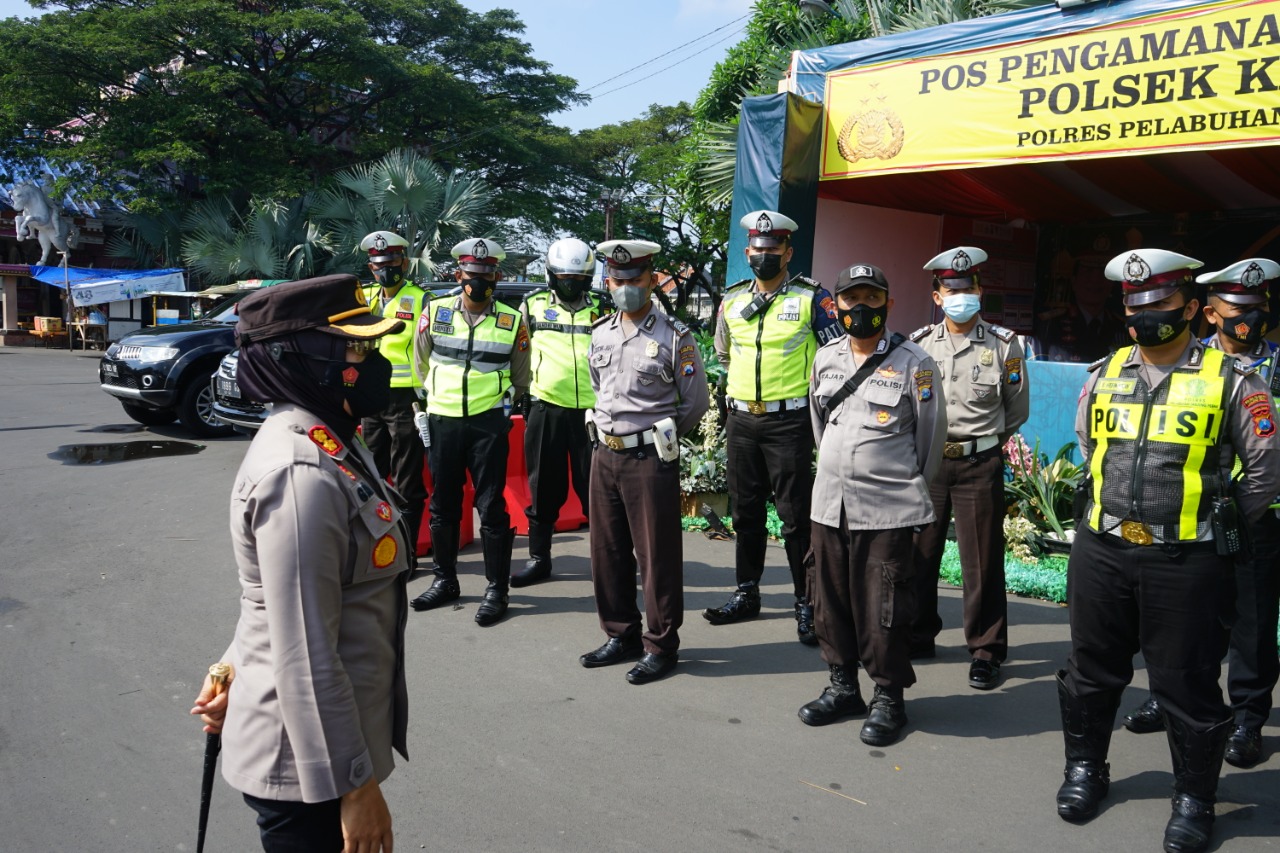 Kapolres Pelabuhan Tanjung Perak Sterilisasi Area Peribadatan Sanggar Agung