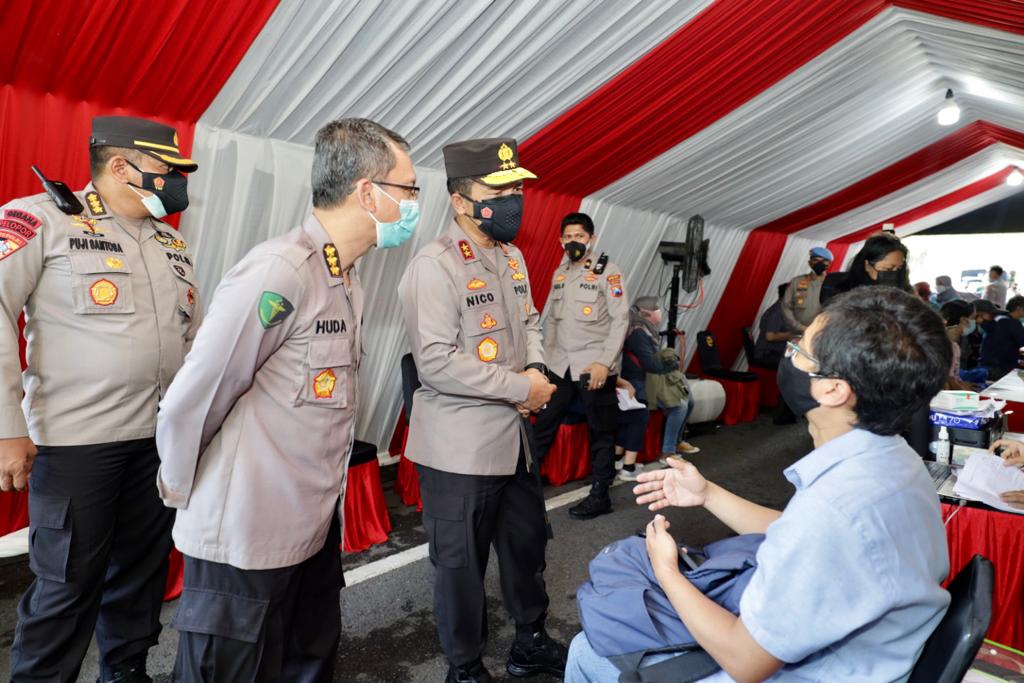 Peninjauan Kapolda Jatim Ke Gerai Vaksinasi Presisi Taman Bungkul Surabaya