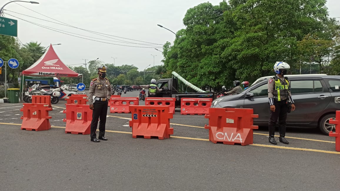 PPKM Darurat, Dirlantas Polda Jatim Laksanakan Pengendalian Mobilitas Masyarakat