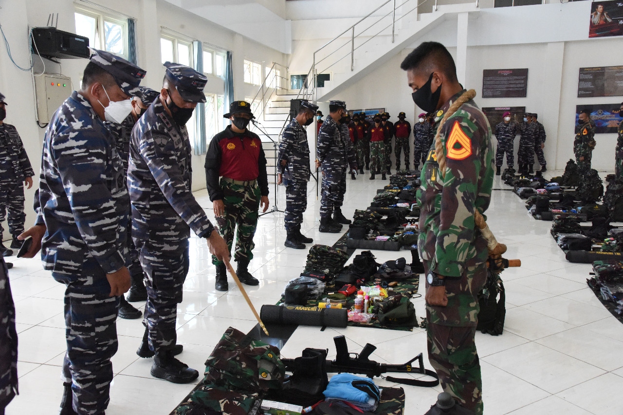 Gubernur AAL Cek Kesiapan Taruna Korps Marinir Angkatan Ke-68