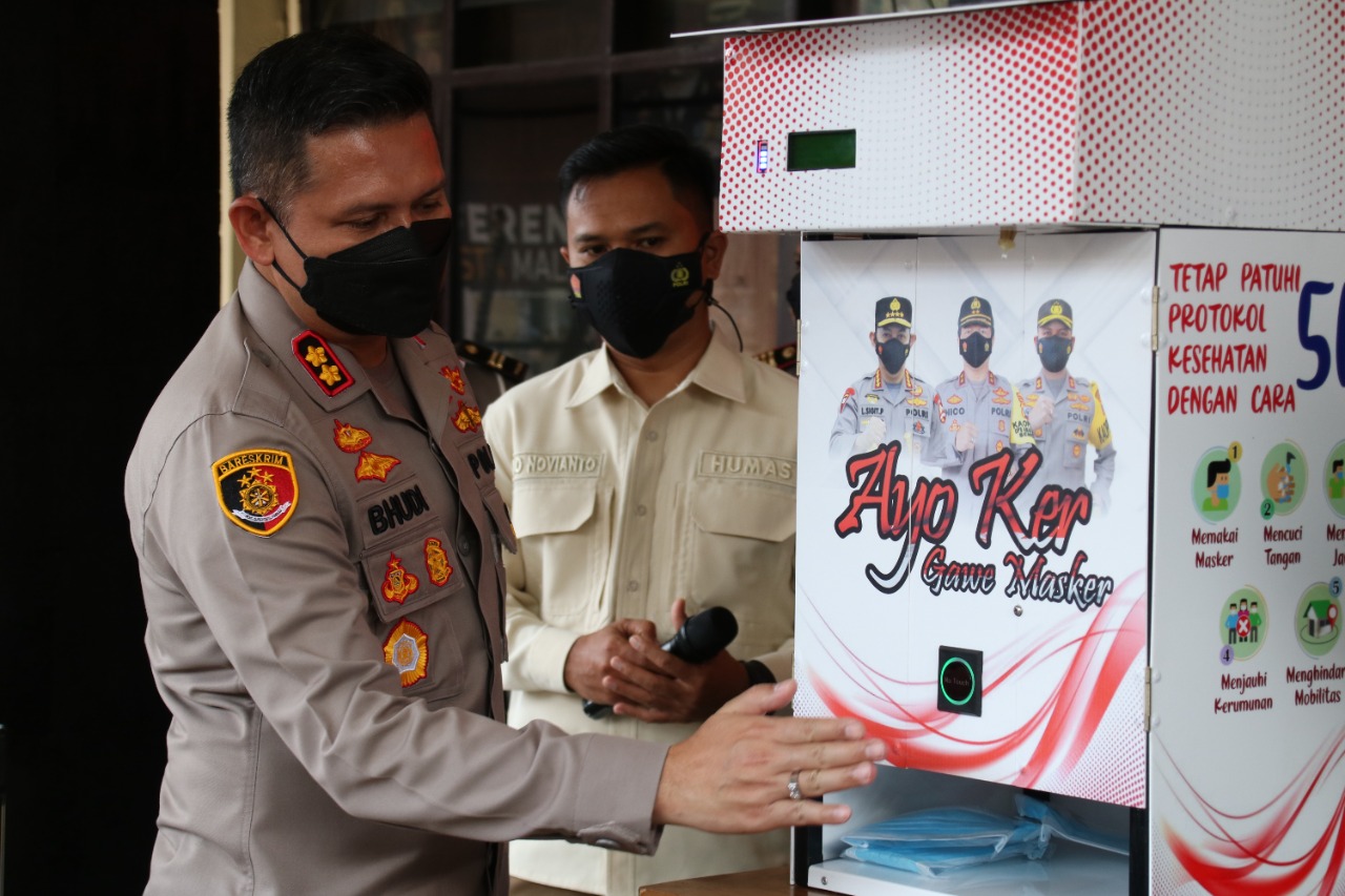 Dispenser Masker Polresta Malang Kota Inovasi Pertama di Indonesia