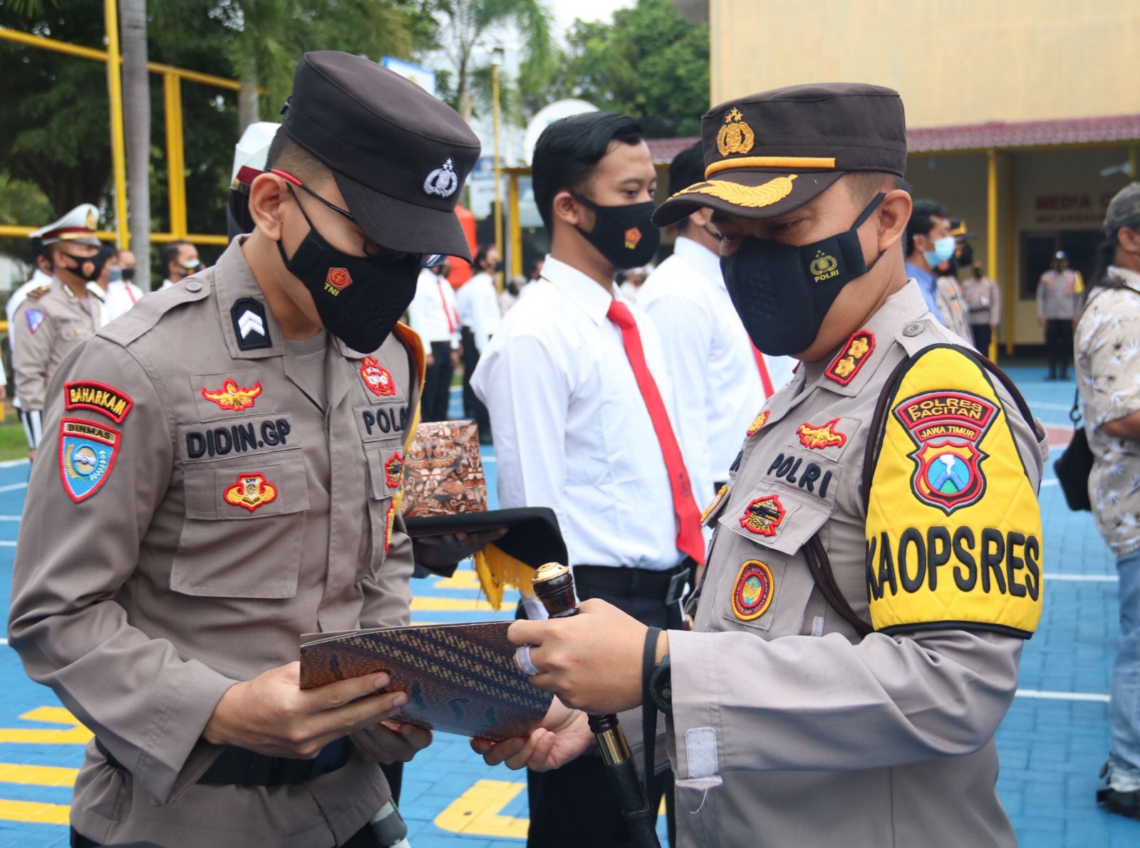 Bhabinkamtibmas Briptu Didin Raih Penghargaan dari Kapolres Pacitan