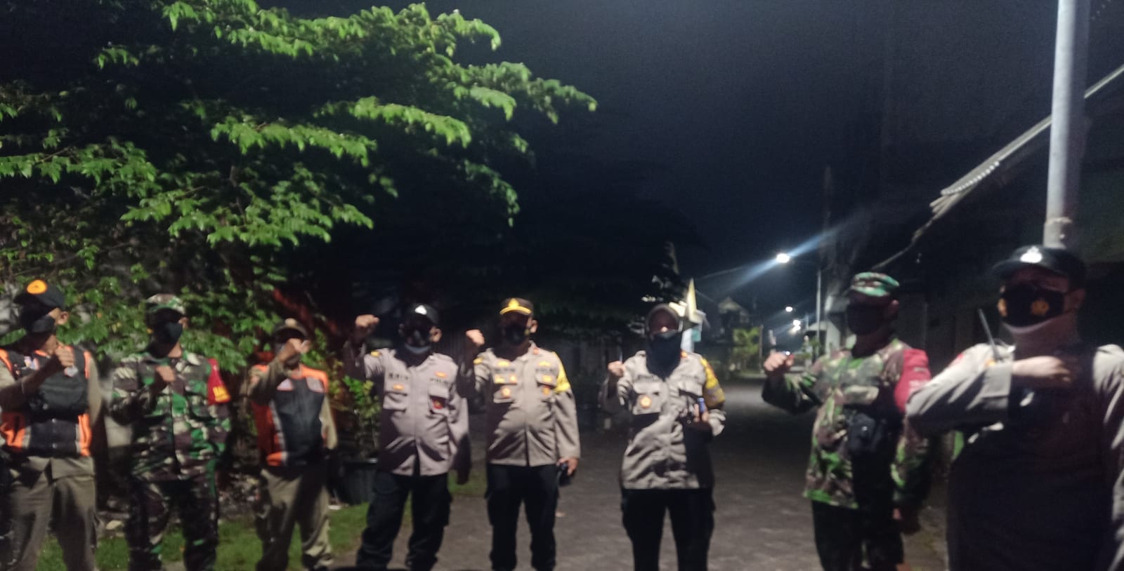 Kapolsek Benowo Beberkan Fakta Anggotanya Berikan Masker Kepada Masyarakat