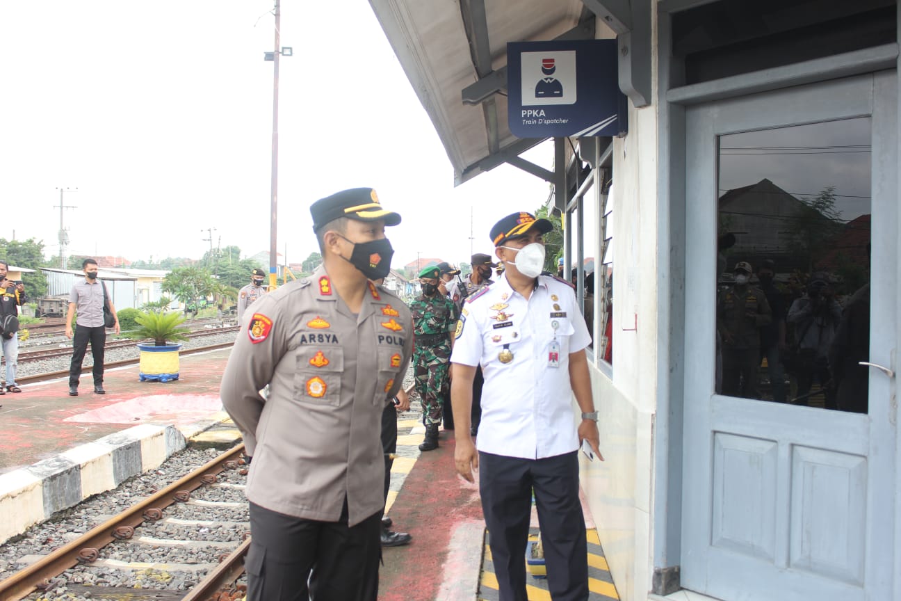 Kapolres Probolinggo Bersama Forkopimda Tinjau Terminal Jorongan dan Stasiun Leces