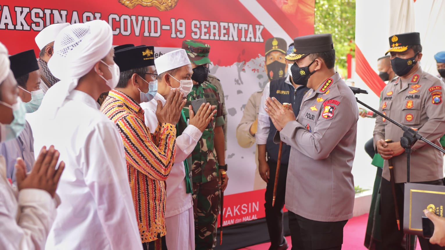 Tokoh Agama di Jatim Ikut Vaksinasi, Kapolri: Jadi Penyemangat Kita Semua