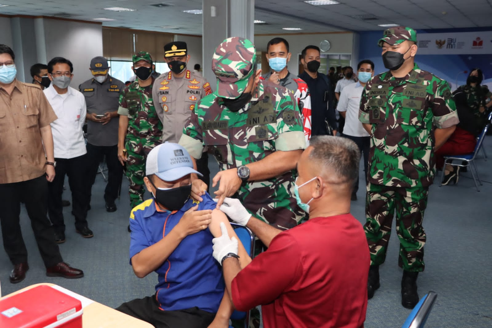 Di PT. Torabika, Kapolresta Tangerang Dampingi Pangdam Jaya Cek Pelaksanaan Vaksinasi