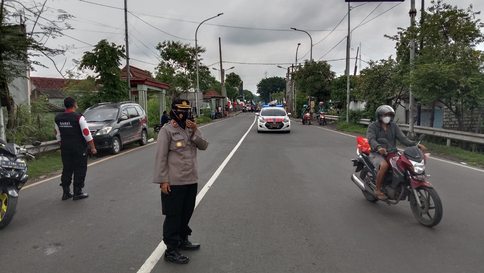 Kawal Aksi Unras, Kapolsek Benowo Turun Ke Jalan