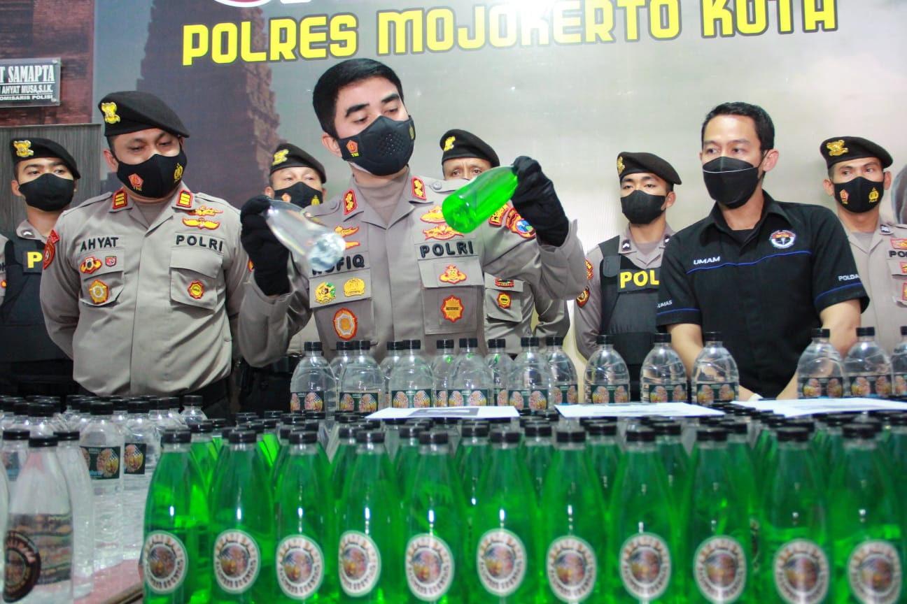 Jelang Ramadhan, Polresta Mojokerto Berhasil Amankan 430 Miras Ilegal