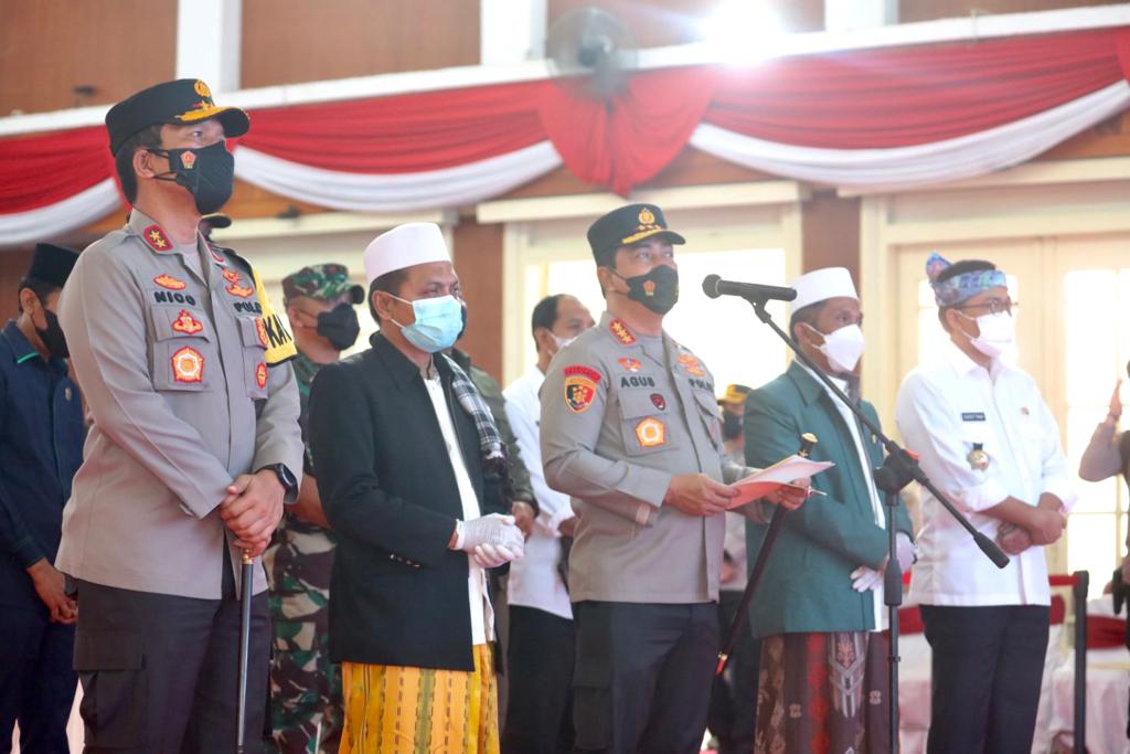 Kabareskrim Polri dan Kapolda Jatim Cek Pelaksanaan dan Pencapaian Vaksinasi Covid-19 di Pamekasan