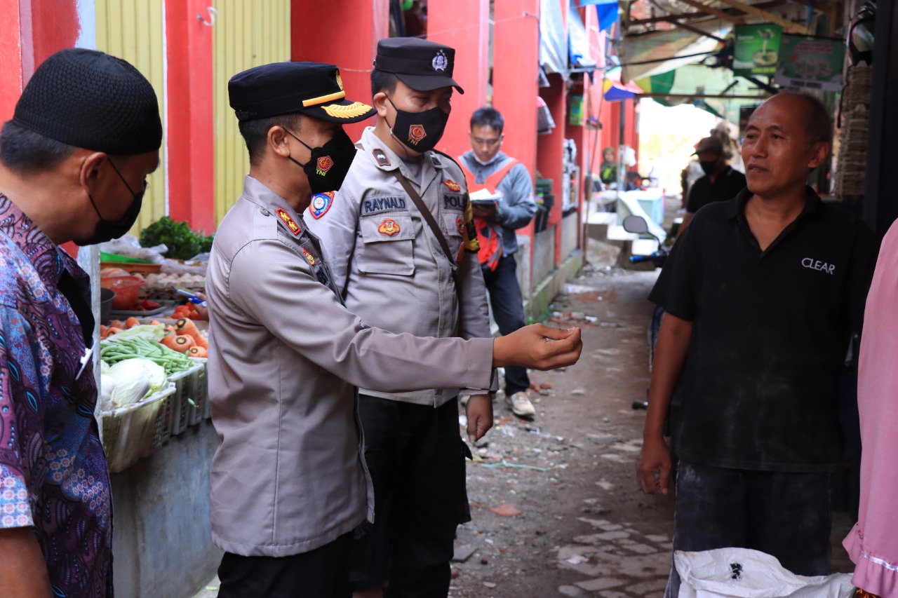 Jelang Ramadhan, Kapolres Jember Lakukan Sidak ke Pasar dan Distributor Minyak Curah