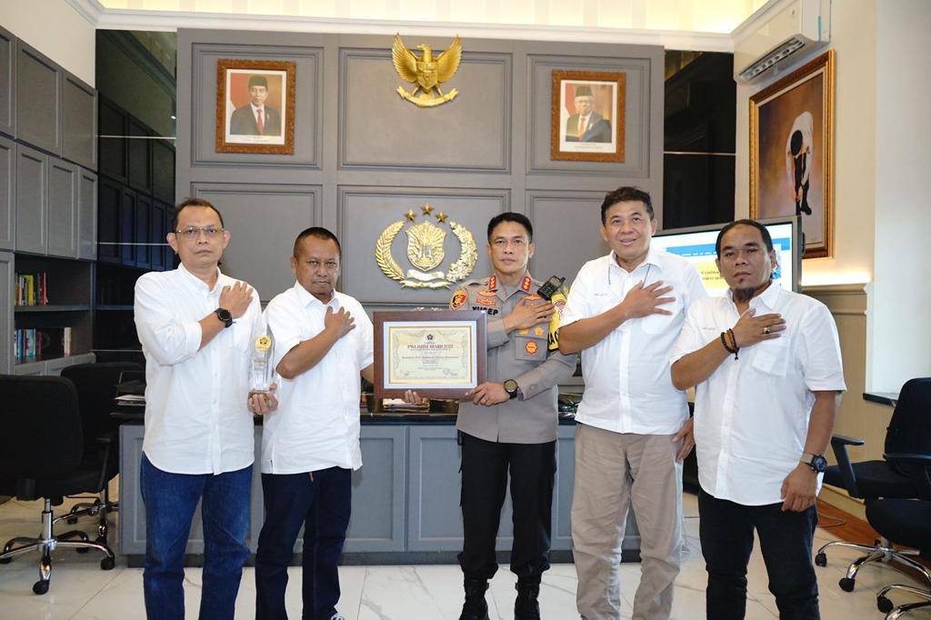 Inovasi Mobil Vaksin Keliling Polrestabes Surabaya Raih Awards PWI Jatim 2022