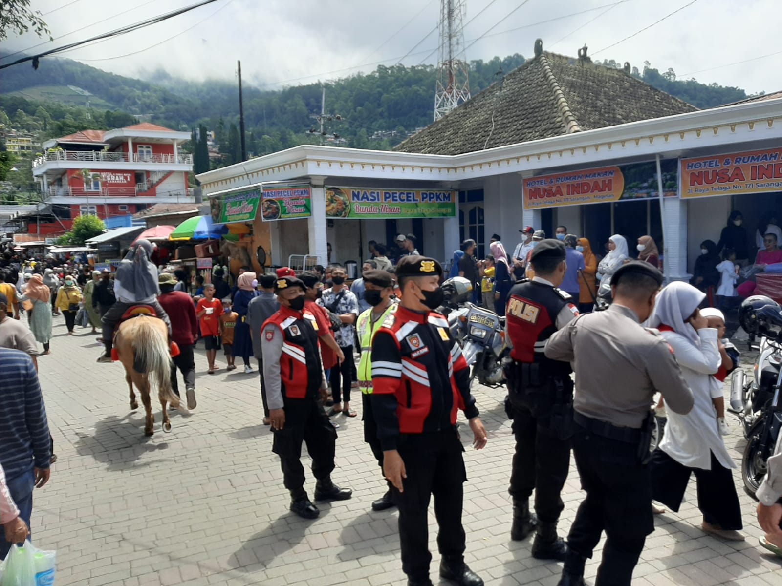 Polres Magetan Lakukan Rekayasa Lalu Lintas dan Siagakan Tim Drogba di Kawasan Wisata Sarangan