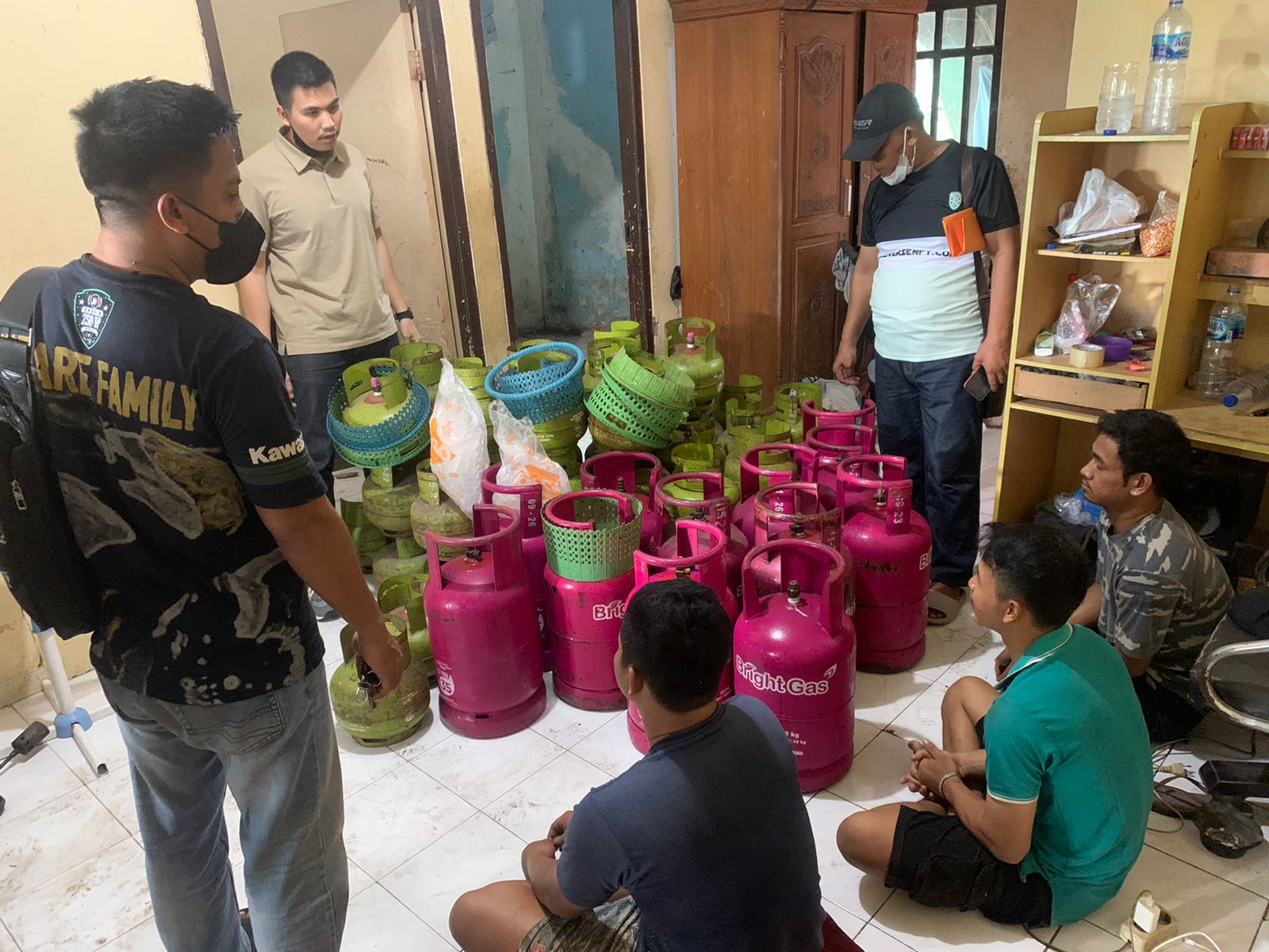 Polres Gresik Berhasil Mengungkap Praktek Bisnis Elpiji Oplosan