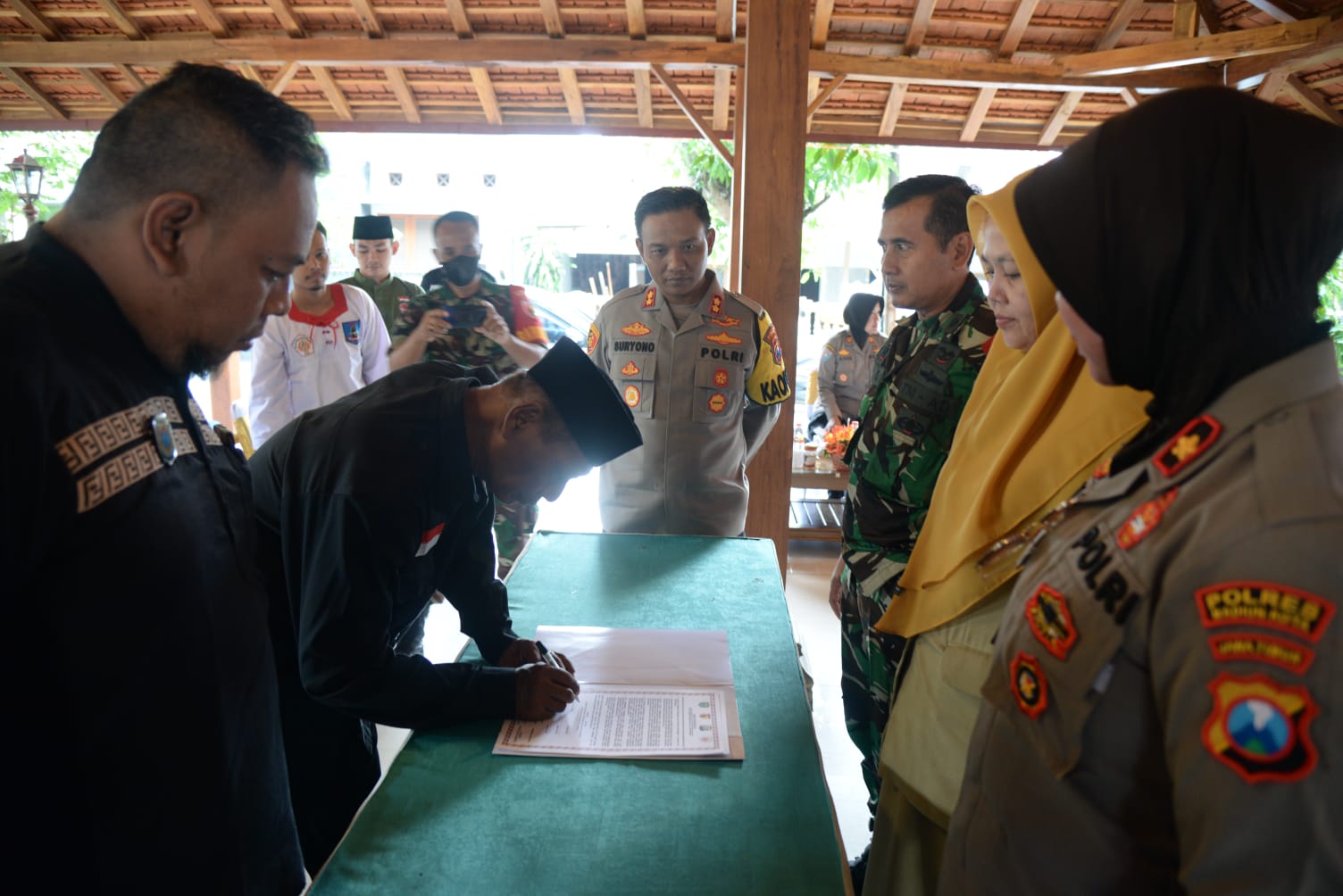 Wujudkan Madiun Kondusif, Paguyuban Pencak Silat Bersama Polres Madiun Kota Tandatangani Pakta Integritas