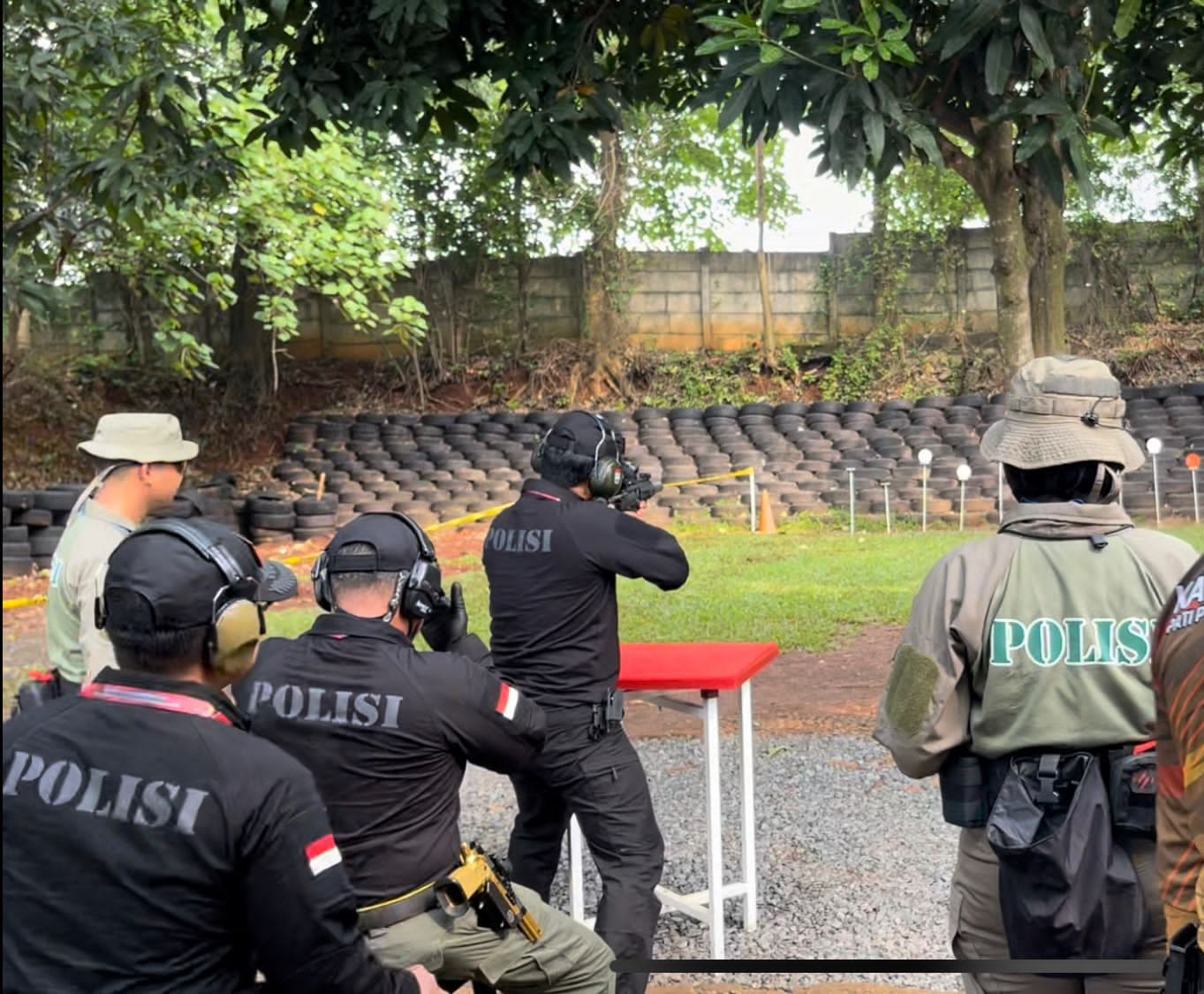 Ikuti Lomba Menembak Kapolri Cup Pati Polri-TNI dan Media 2022, Kapolda Jatim Raih Juara 1 Speed Shoot PCC MPX Beregu