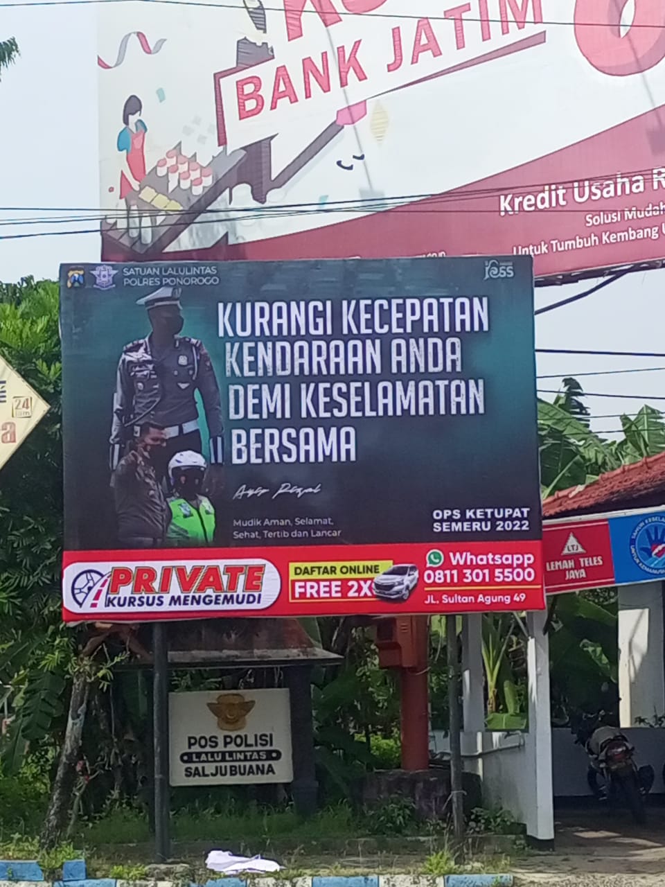 Sosialisasikan Budaya Tertib Lalin, Satlantas Polres Ponorogo Pasang Banner