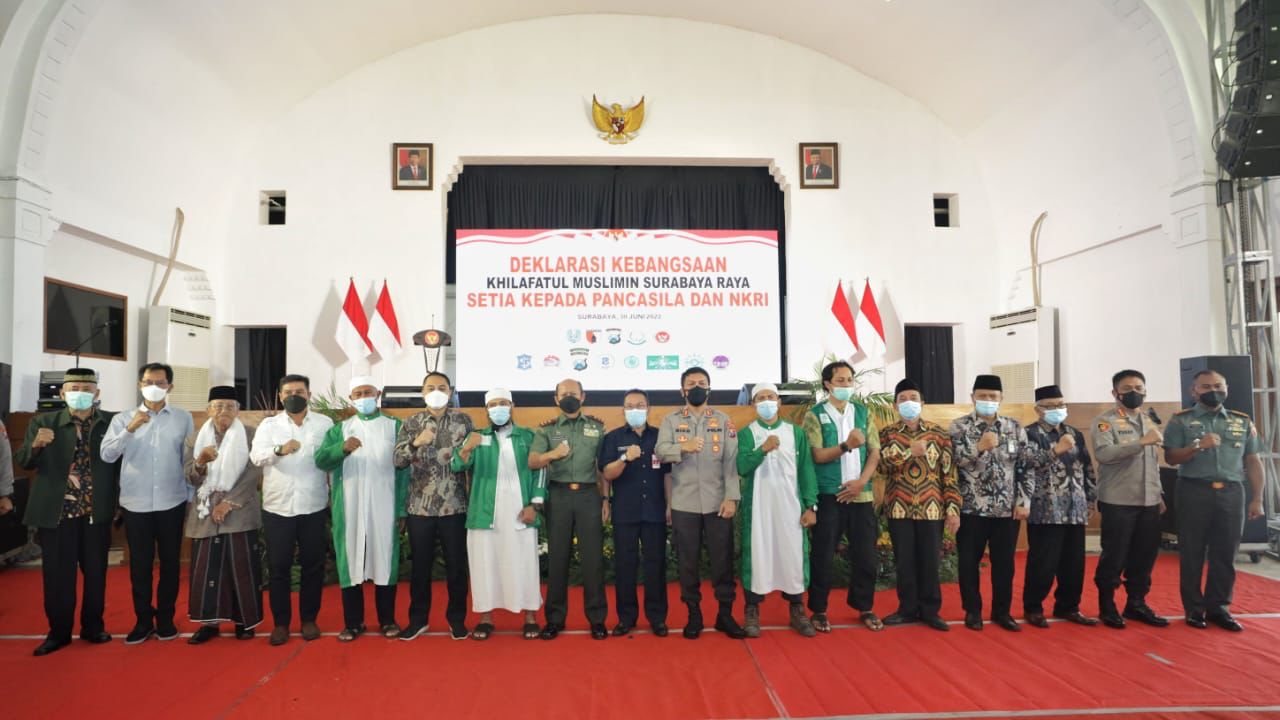 Deklarasi Setia pada Pancasila dan NKRI Kelompok Khilafatul Muslimin di Balai Pemuda Surabaya