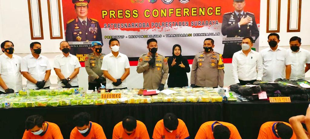 90,7 kg Sabu dan 13,6 kg Ganja Disita Polrestabes Surabaya, 8 Tersangka Berhasil Ditangkap