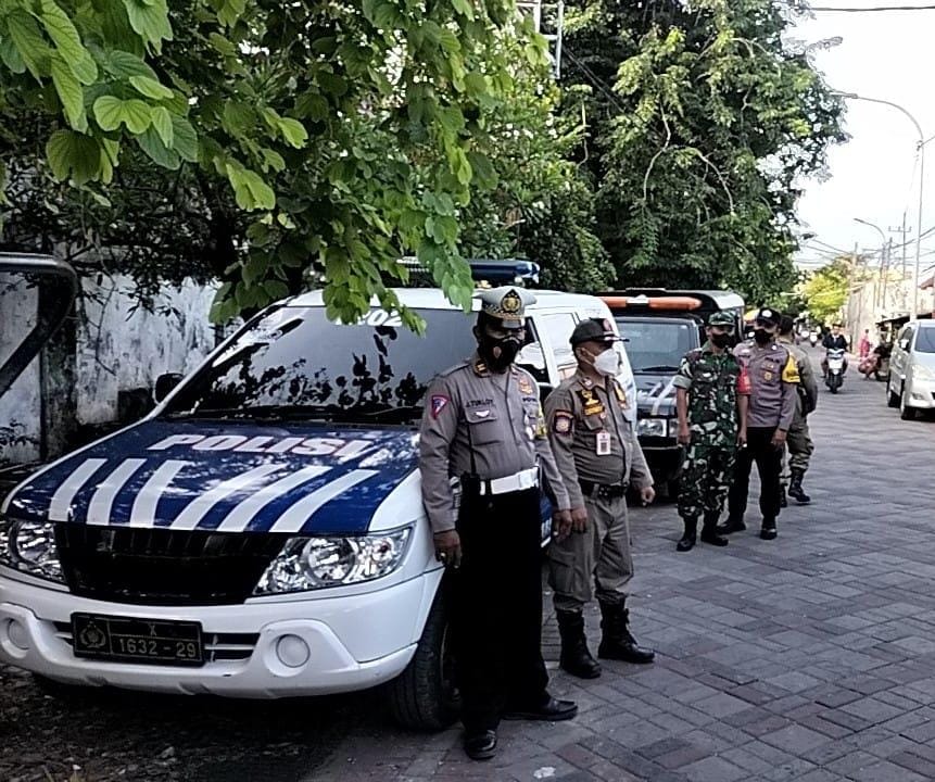 Polsek Tambaksari Bersama Tiga Pilar Rutin Gelar Patroli