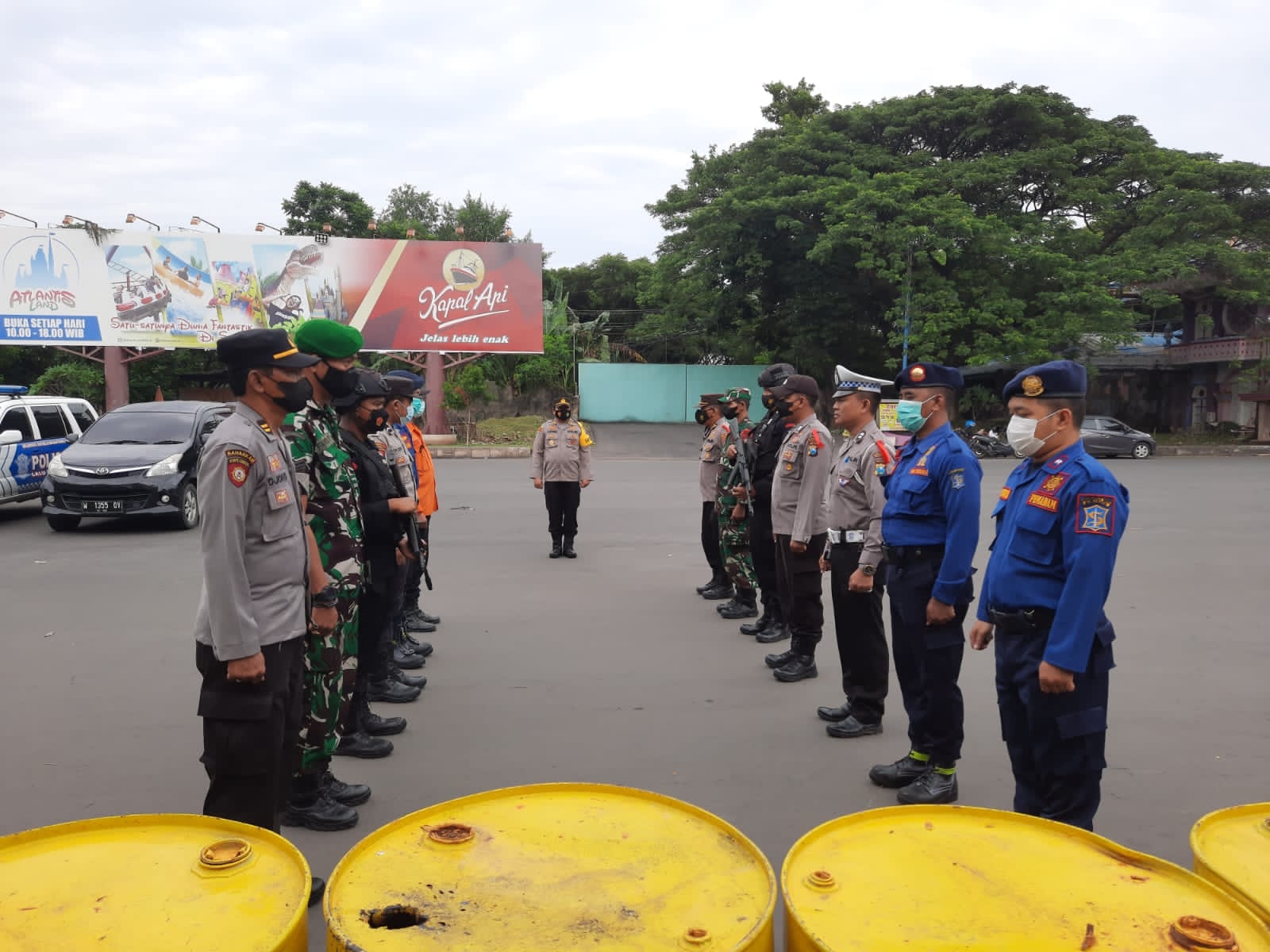 Pos PAM Polsek Kenjeran Kapolsek Kompol Ardi Purboyo Berikan Arahan ke Petugas Jaga