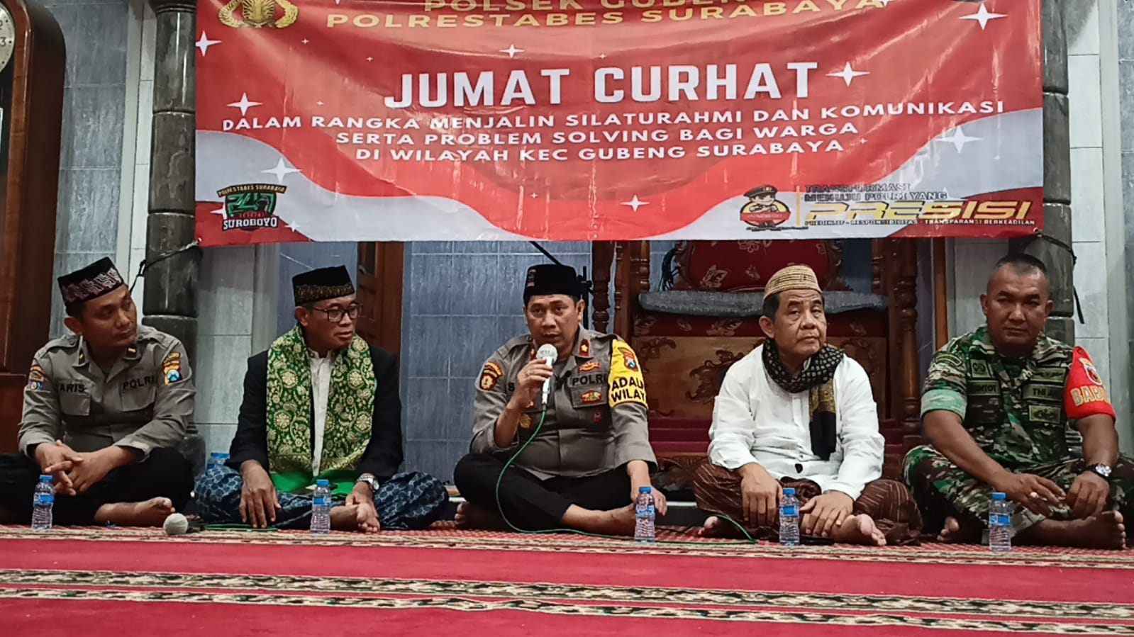 Gelar Jum’at Curhat, Polsek Gubeng Jalin Silaturahmi Dengan Masyarakat