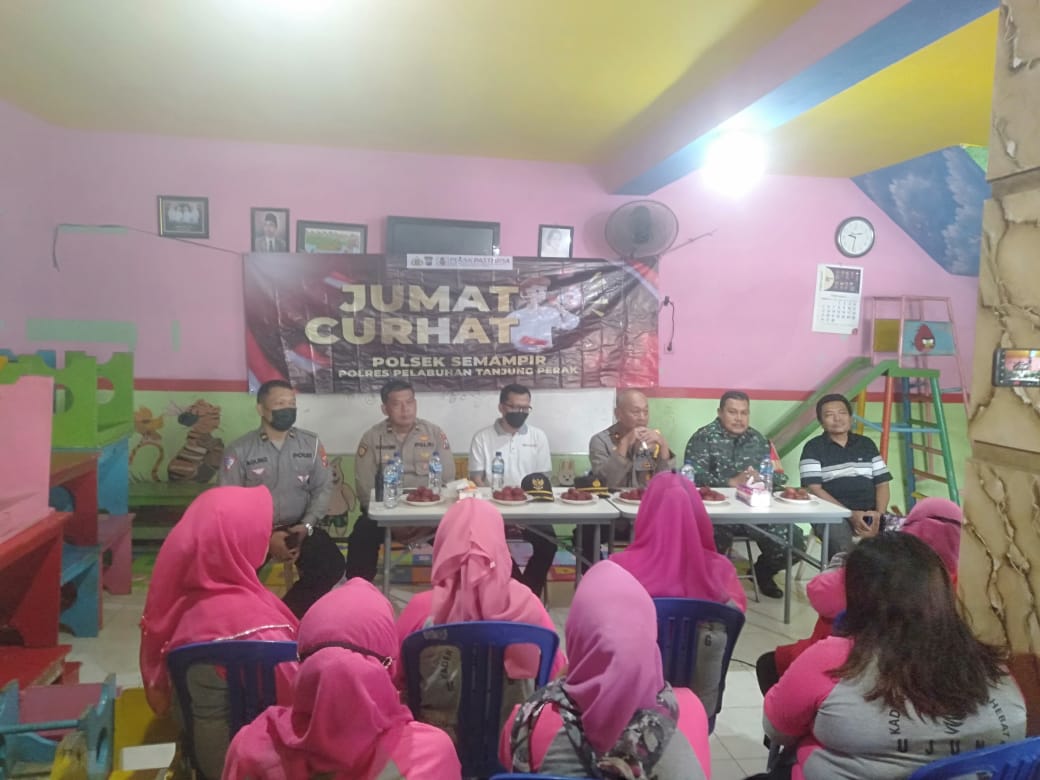 Melalui Jum’at Curhat, Kapolsek Semampir Berikan Himbauan Berita Hoax Penculikan Anak