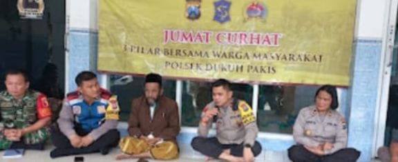 Gelar Jum’at Curhat di Masjid At-Taqwa, Kapolsek Dukuh Pakis Sukseskan Program Kapolri