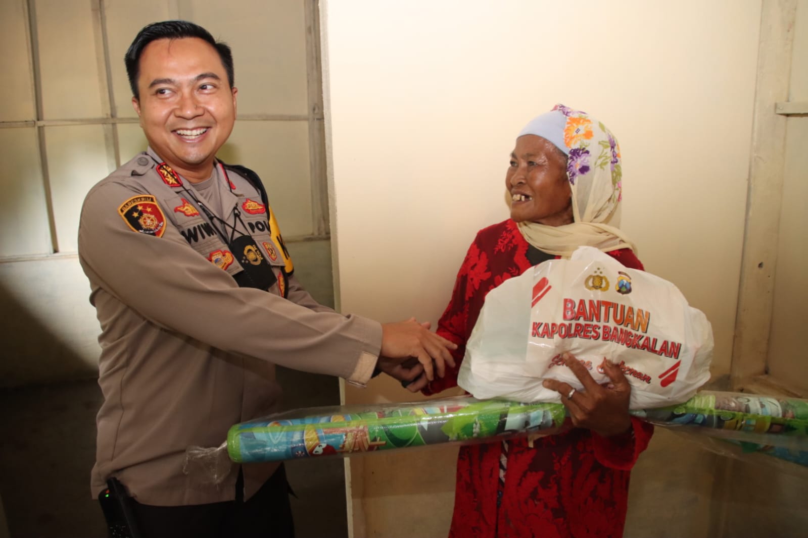 Kapolres Bangkalan Resmikan Bedah Rumah Seorang Nenek di Socah