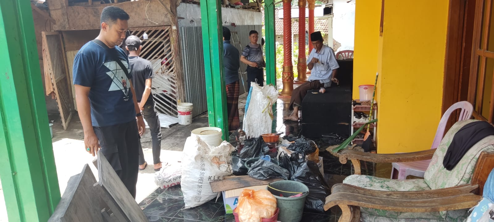 Gerebek Rumah di Desa Kaliacar Probolinggo, Polisi Amankan 18 Kg Bahan Petasan