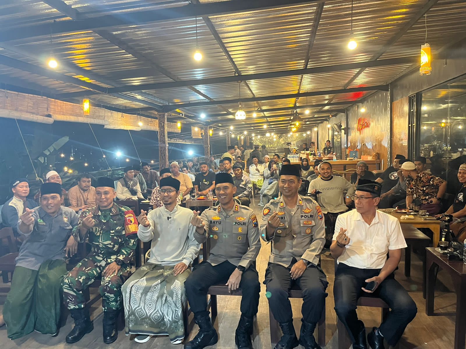 Kapolres Pasuruan Hadiri Ngaji Bareng Cafe To Cafe di Pondok Pesantren Darul Tauhid Gempeng