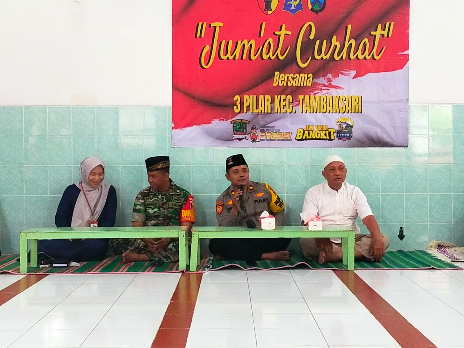 Polsek Tambaksari Gelar Curhat di Masjid Al-Muchlisini Pacar Kembang, ini Himbauannya