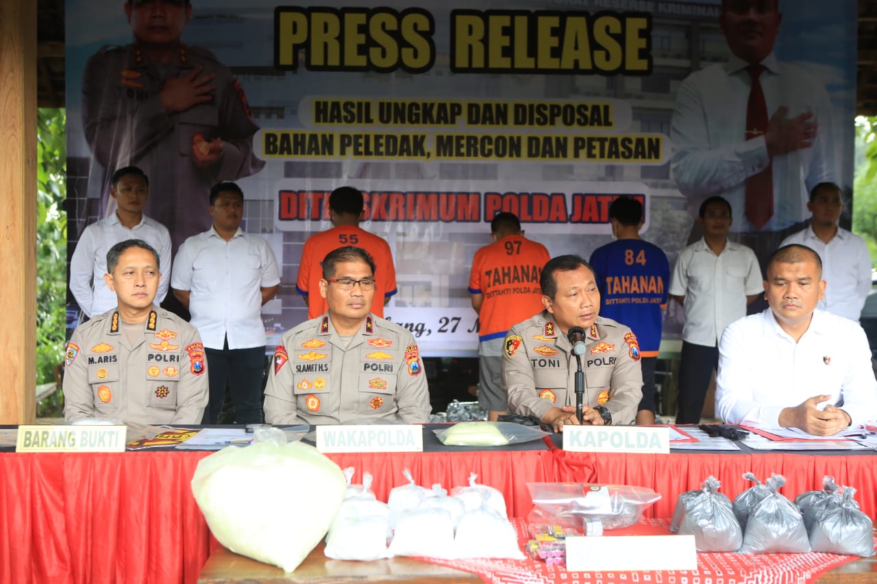 Subdit Kemneg Polda Jatim Berhasil Amankan Penjual Bahan Peledak Petasan Seberat 231 Kg