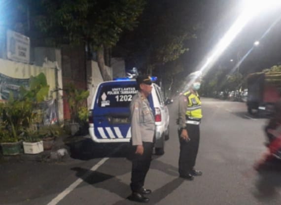 Tetap Jaga Kondusifitas Wilayah, Polsek Tambaksari Gelar Patroli Malam